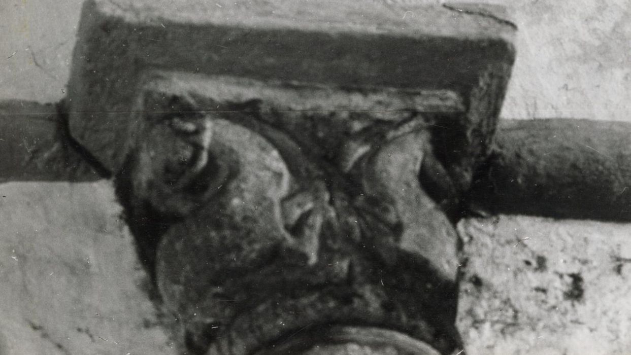nef, détail d’un chapiteau sculpté