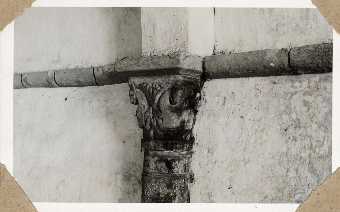 nef, détail d’un chapiteau sculpté