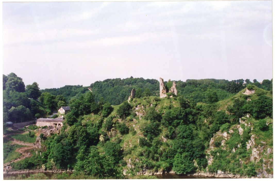 vue générale du site depuis la rive droite de la Creuse