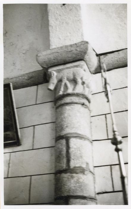 choeur, détail d’un chapiteau sculpté