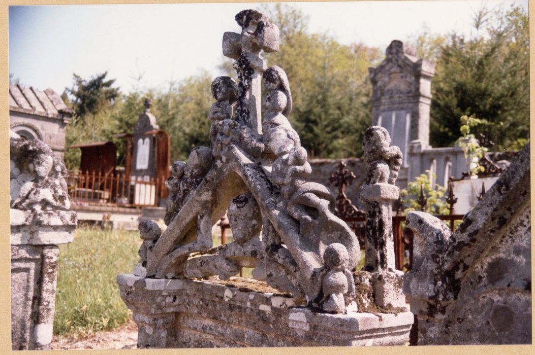 détail d’une stèle