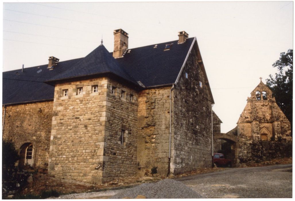 façade nord-ouest, vue partielle