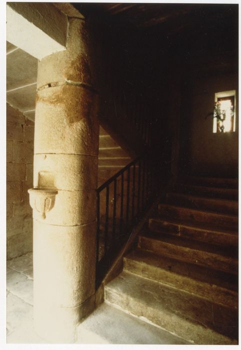 escalier monumental, vue partielle