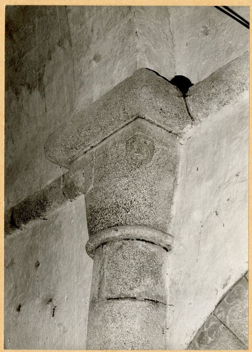 nef, détail d’un chapiteau