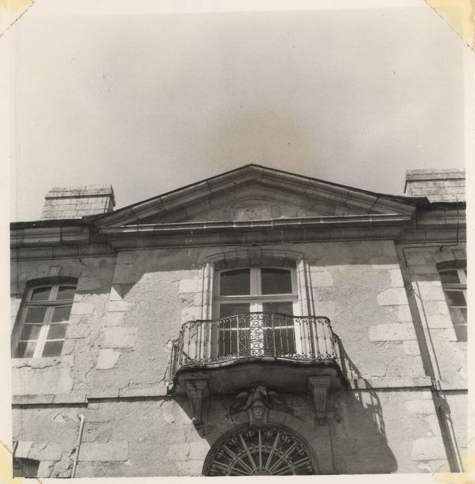 façade sud, fronton central