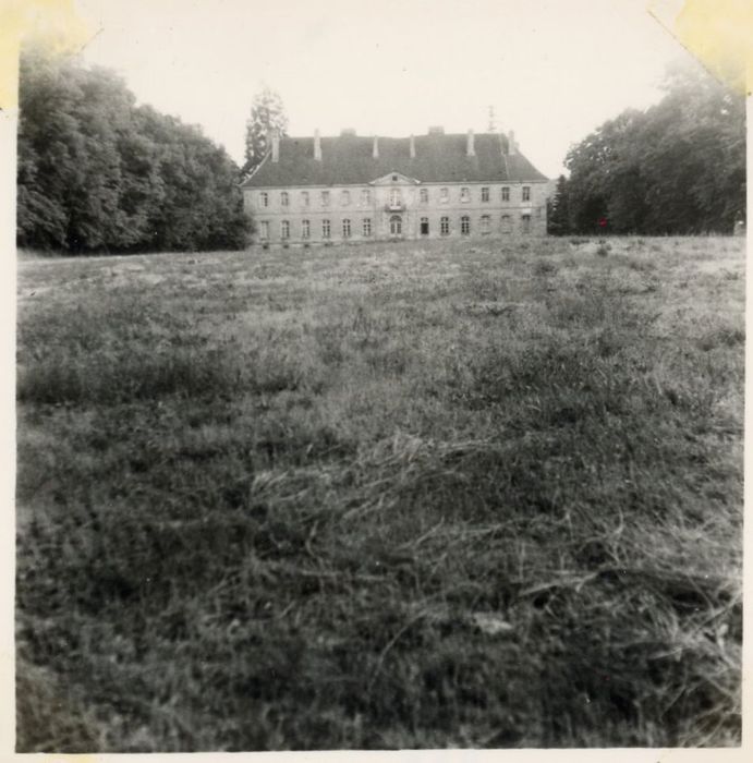 vue générale du château dans son environnement depuis le Nord
