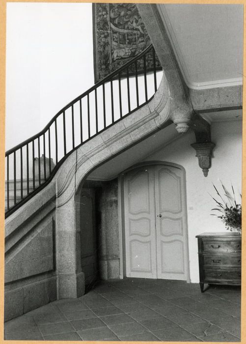 rez-de-chaussée, vestibule d’entrée, escalier monumental