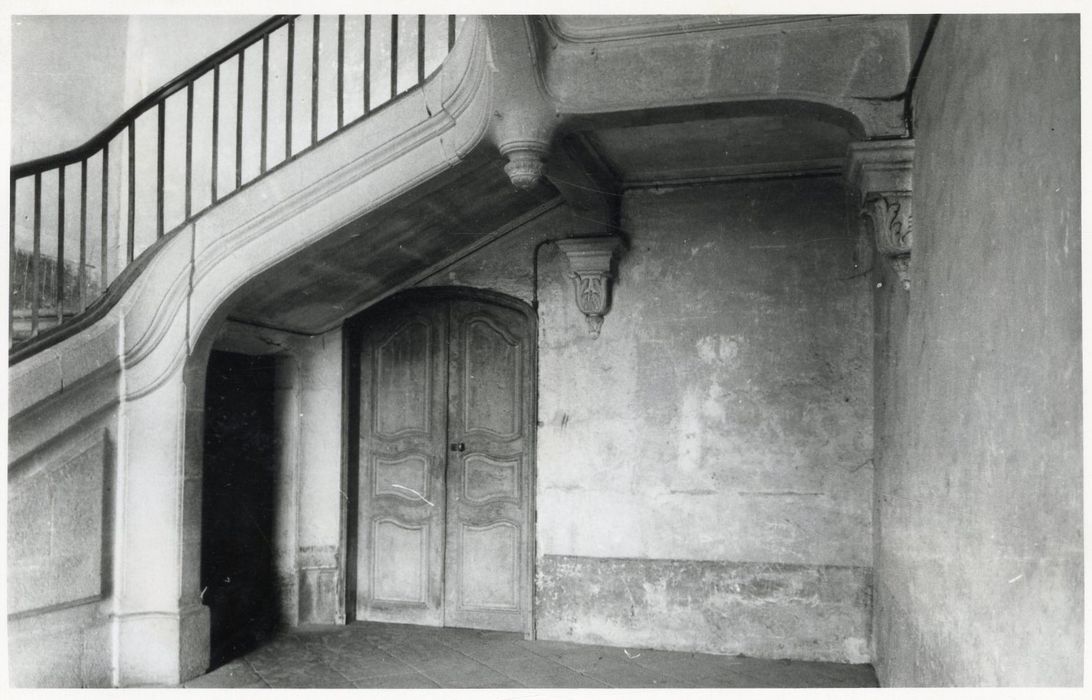 rez-de-chaussée, vestibule d’entrée, escalier monumental
