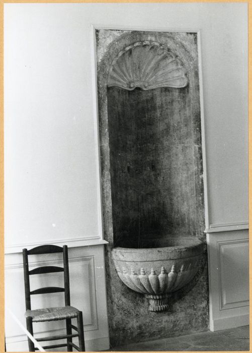 rez-de-chaussée, salle à manger, fontaine