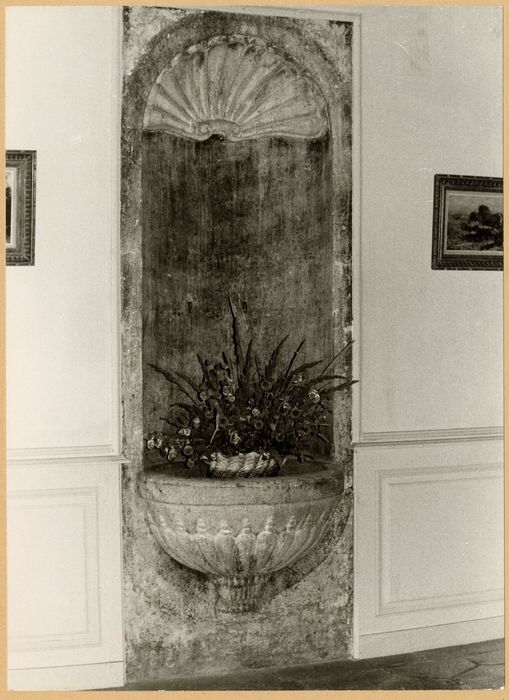 rez-de-chaussée, grande salle à manger, fontaine