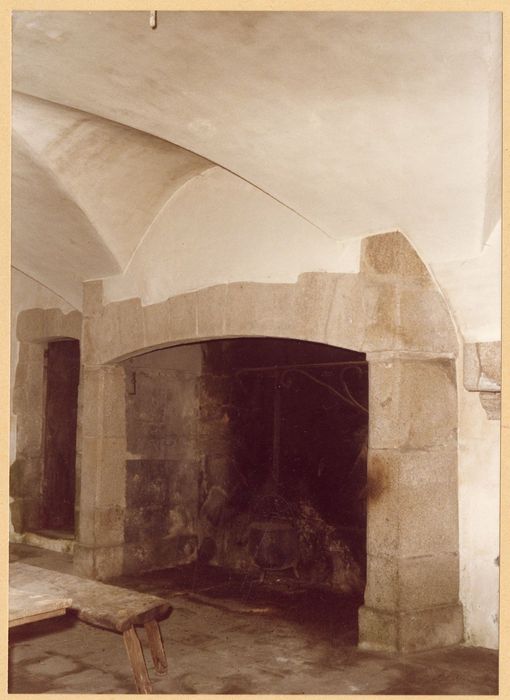 sous-sol, cheminée monumentale