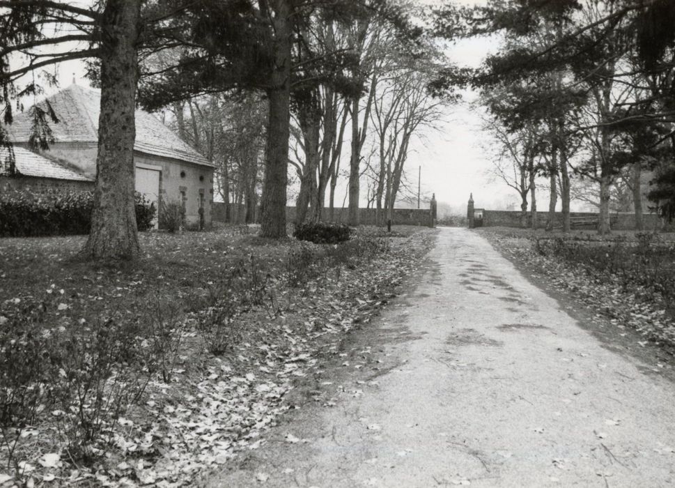 allée d’accès ouest