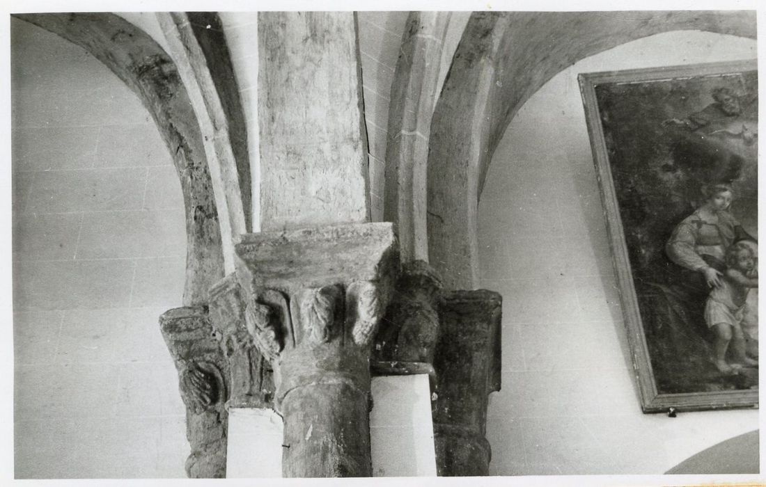 nef, détail d’un chapiteau sculpté
