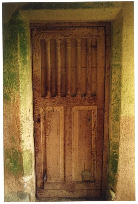 vantail de la porte d’accès de l’ancienne chapelle