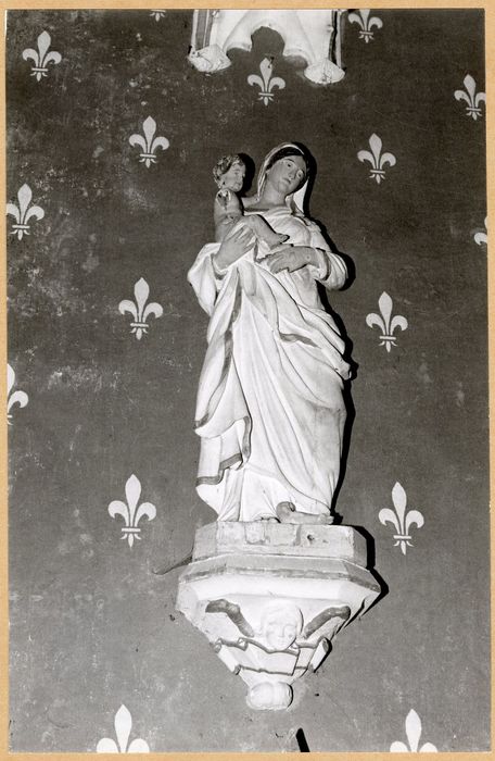 statue : Vierge à l’Enfant