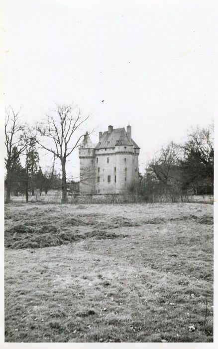 vue générale du château dans son environnement depuis le Nord-Est