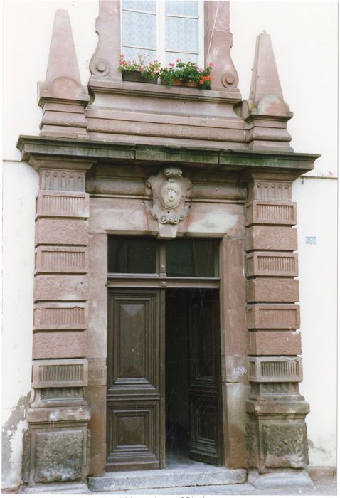 pavillon ouest du pavillon des officiers, porte d’accès