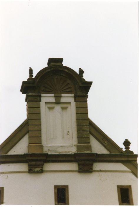 pignon est, détail du couronnement