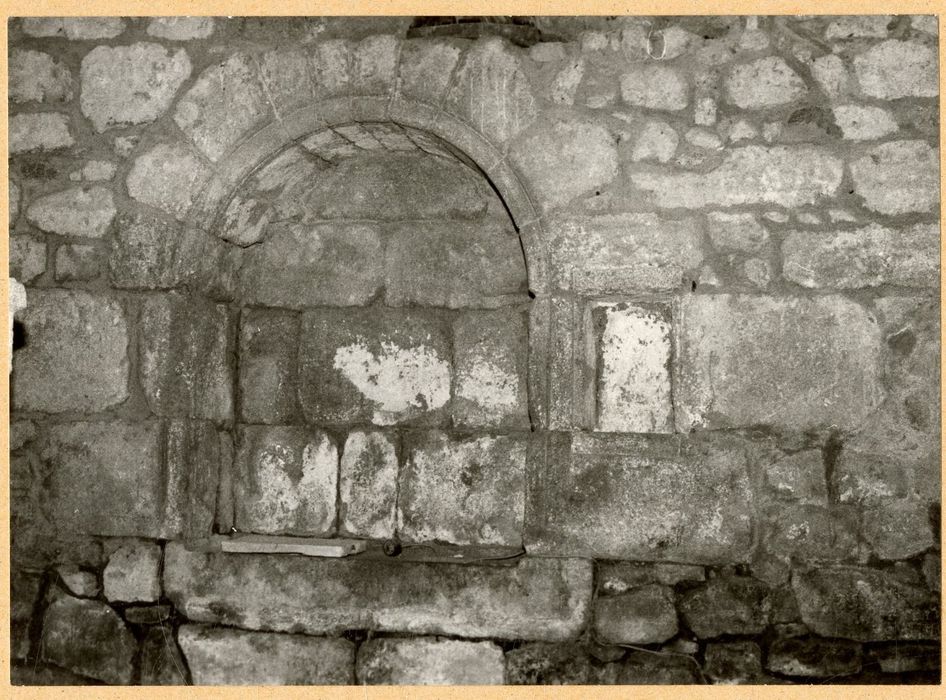 choeur, mur sud, détail de la piscine