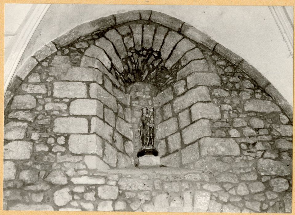 statue : Vierge à l’Enfant