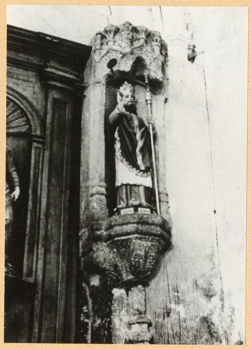 statue : Saint évêque non identifiée