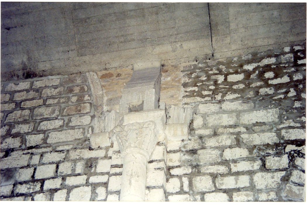 nef, mur gouttereau sud, détail d’un chapiteau