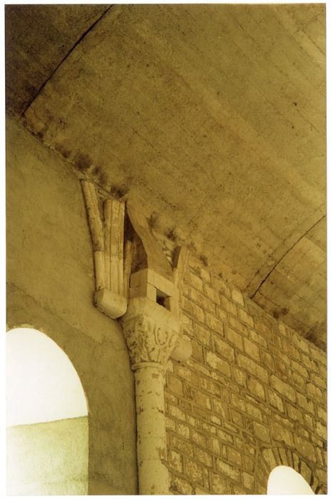 nef, mur gouttereau sud, détail d’un chapiteau