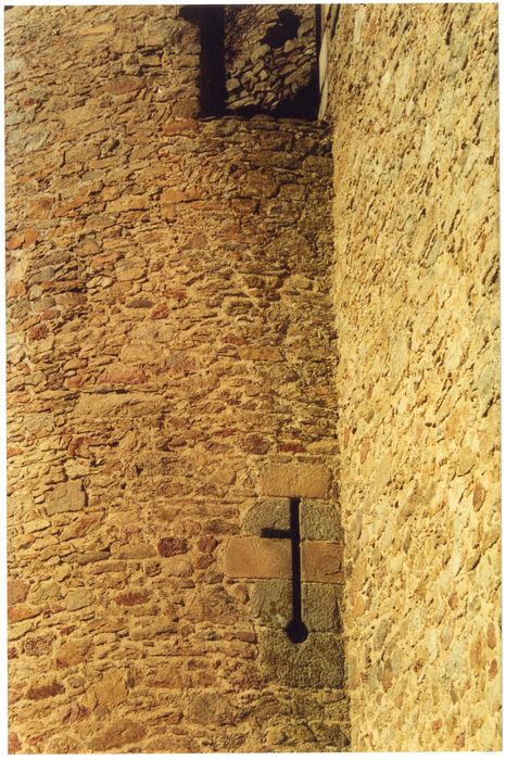 tour d’angle sud-ouest, détail d’une archère-canonnière