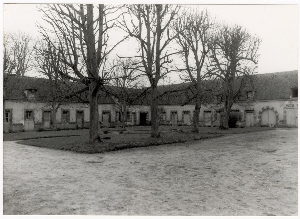 communs, ailes ouest et sud, façades nord et est