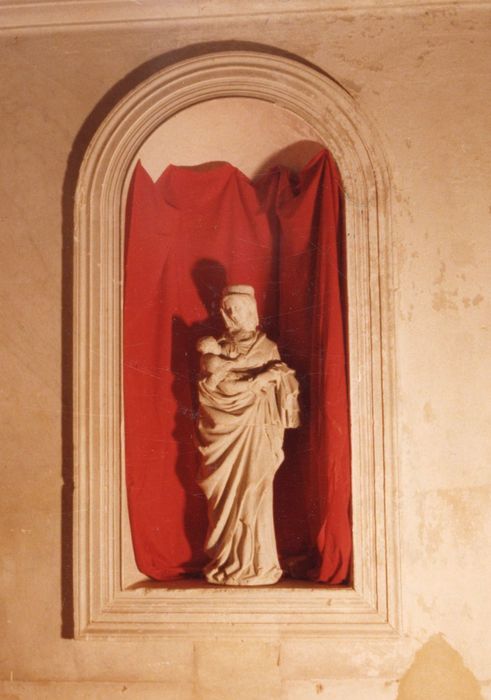 statue : Vierge à l’Enfant