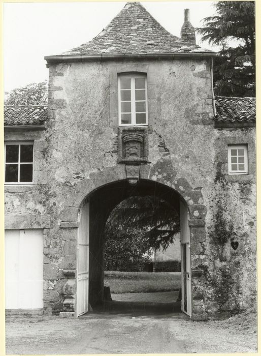 pavillon du porche, façade antérieure