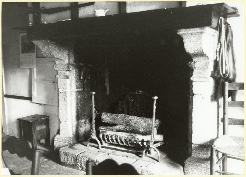 aile latérale sud, cuisine, cheminée monumentale