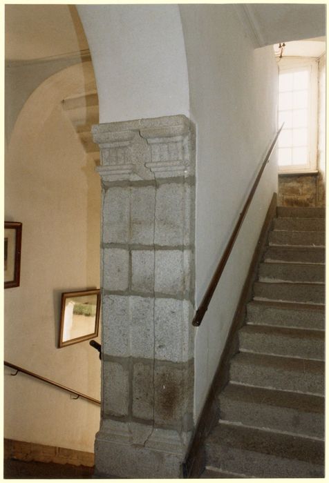 escalier, vue partielle