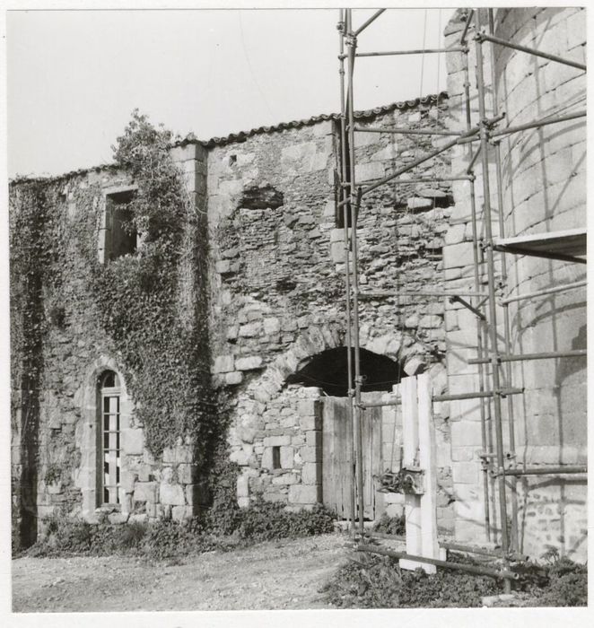 bâtiment est, façade est, vue partielle