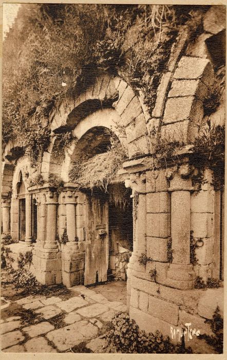 cloître, vue partielle