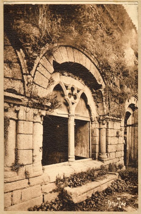 cloître, vue partielle