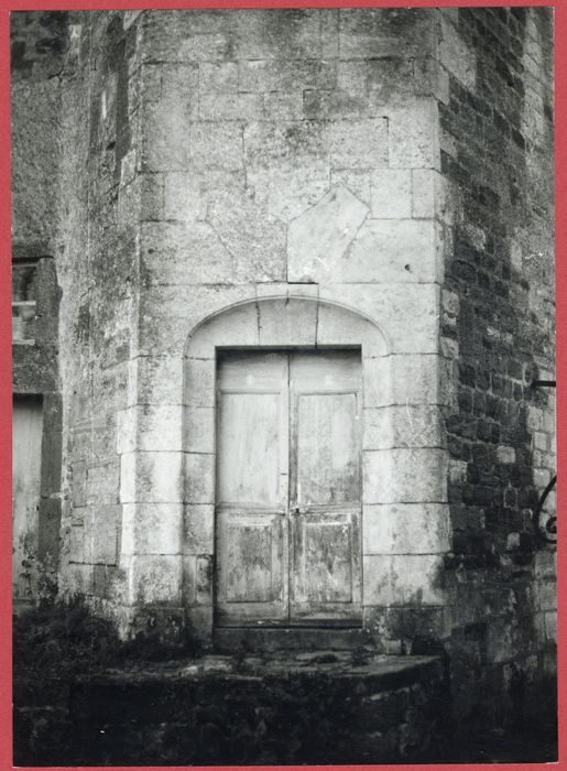 donjon, élévation nord-est, porte d’accès