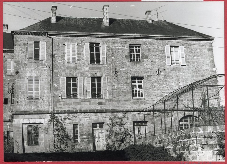 façade sud, vue partielle