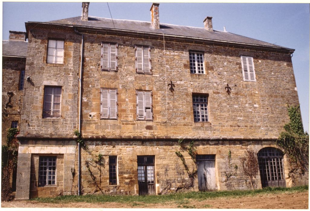 façade sud, vue partielle