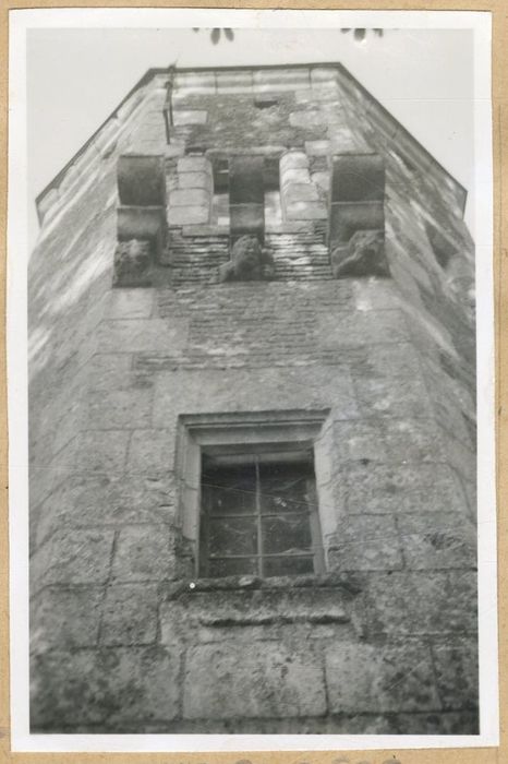 façade sud, tourelle d’escalier, vue partielle