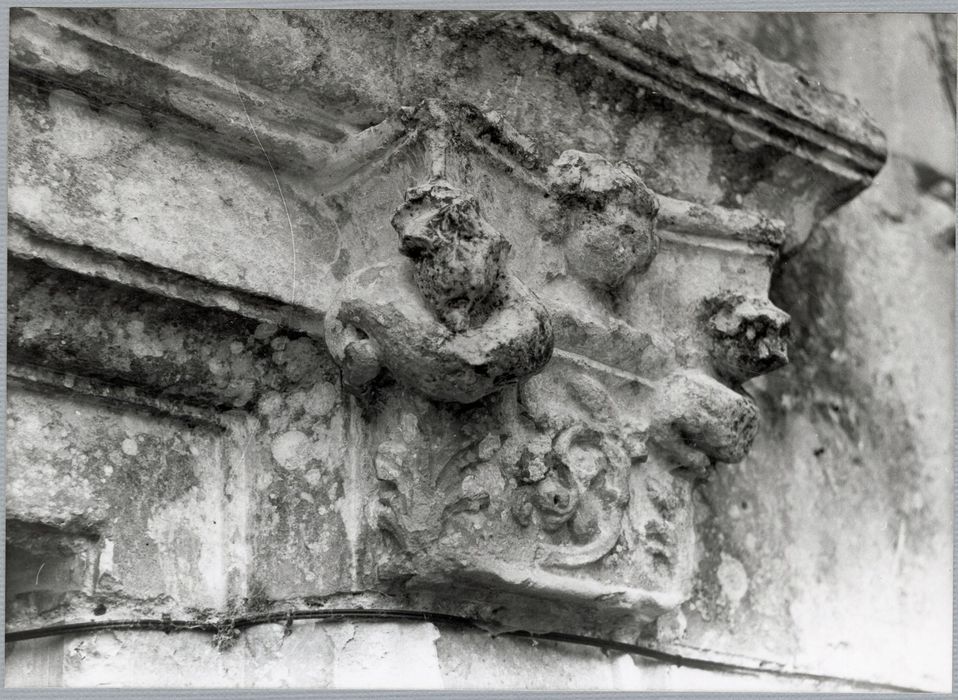 façade nord, porte d’accès à la tourelle d’escalier, détail