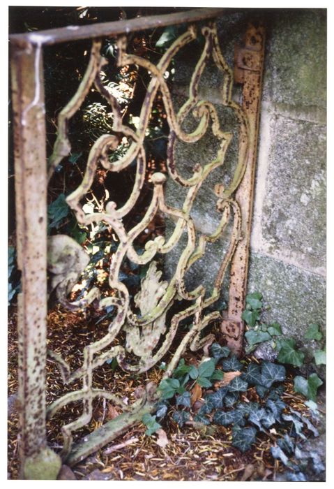 grille entre les deux potagers, détail