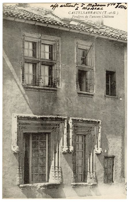 façade sur rue, vue partielle