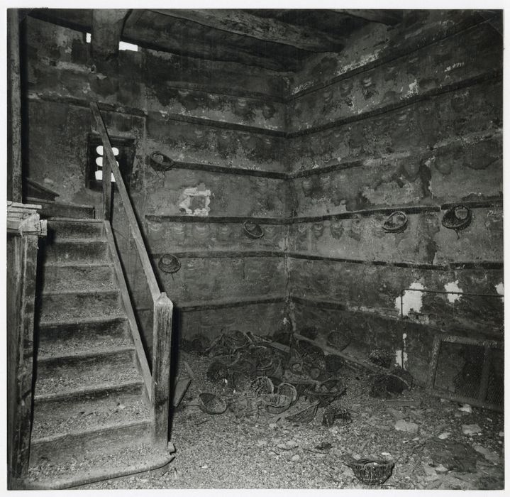 tour pigeonnier, vue partielle de l’aménagement intérieur