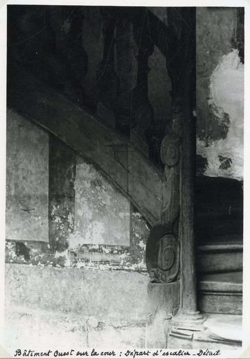 escalier sur cour, détail du départ de la rampe