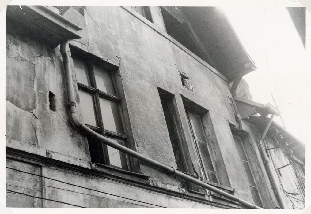 façade sur la rue des Vergetiers, vue partielle