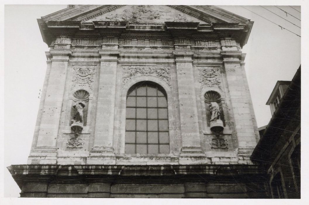 façade nord-ouest, vue partielle