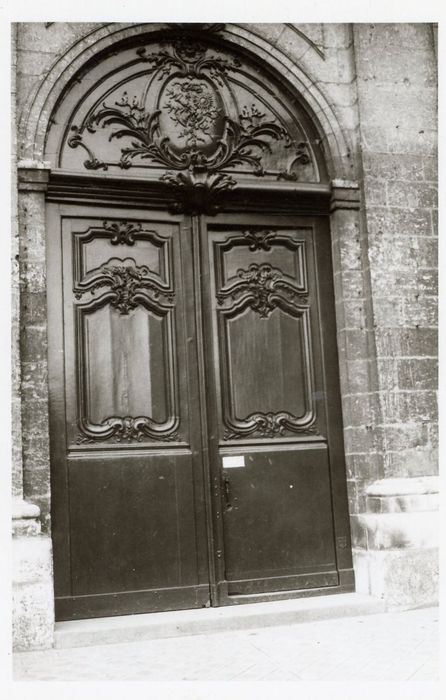 vantaux du portail d’accès nord-ouest