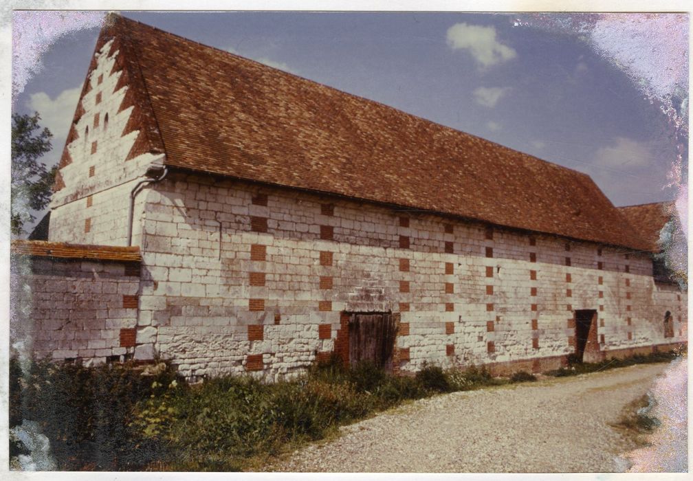 grange datée de 1773, façade sud et pignon ouest