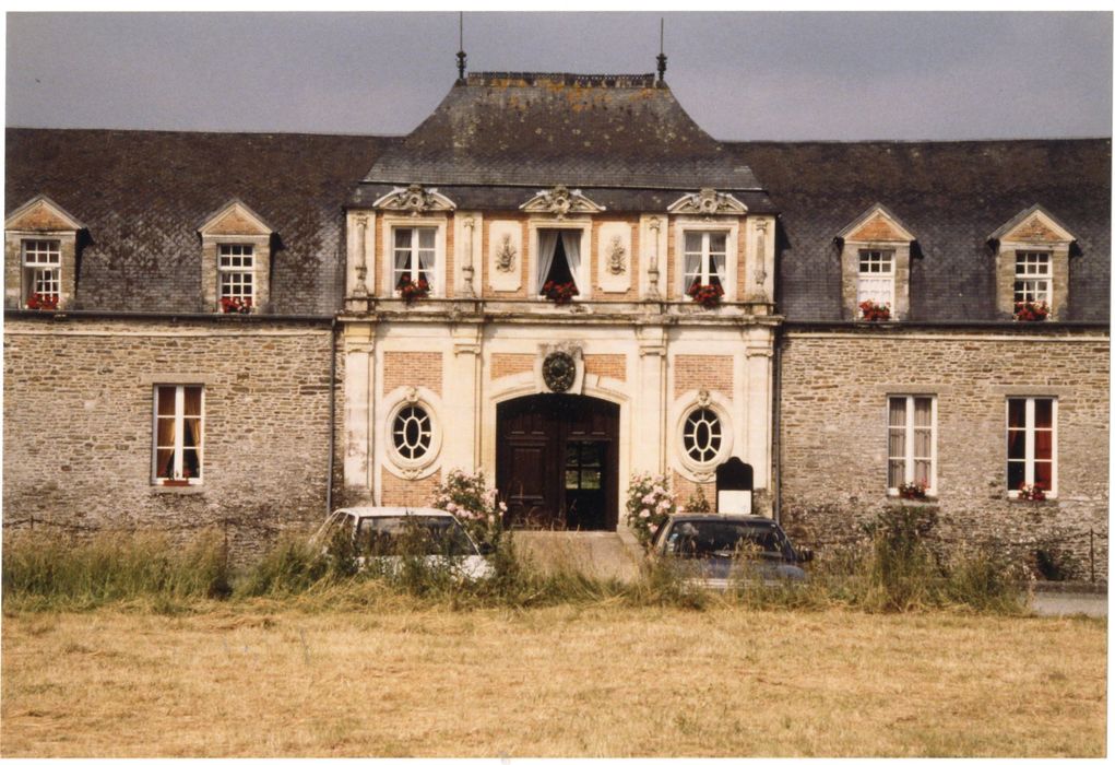 façade est, vue partielle